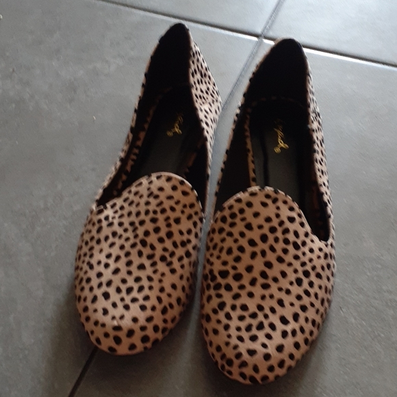 Shoes - Picture 3 of 3